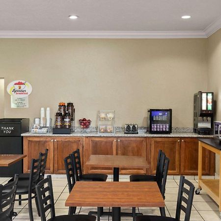 Super 8 By Wyndham Roseburg Hotel Екстериор снимка