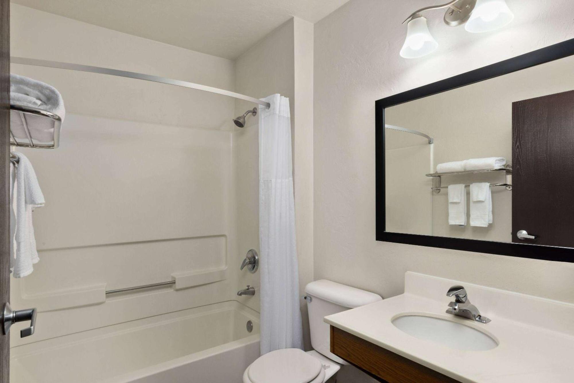 Super 8 By Wyndham Roseburg Hotel Екстериор снимка