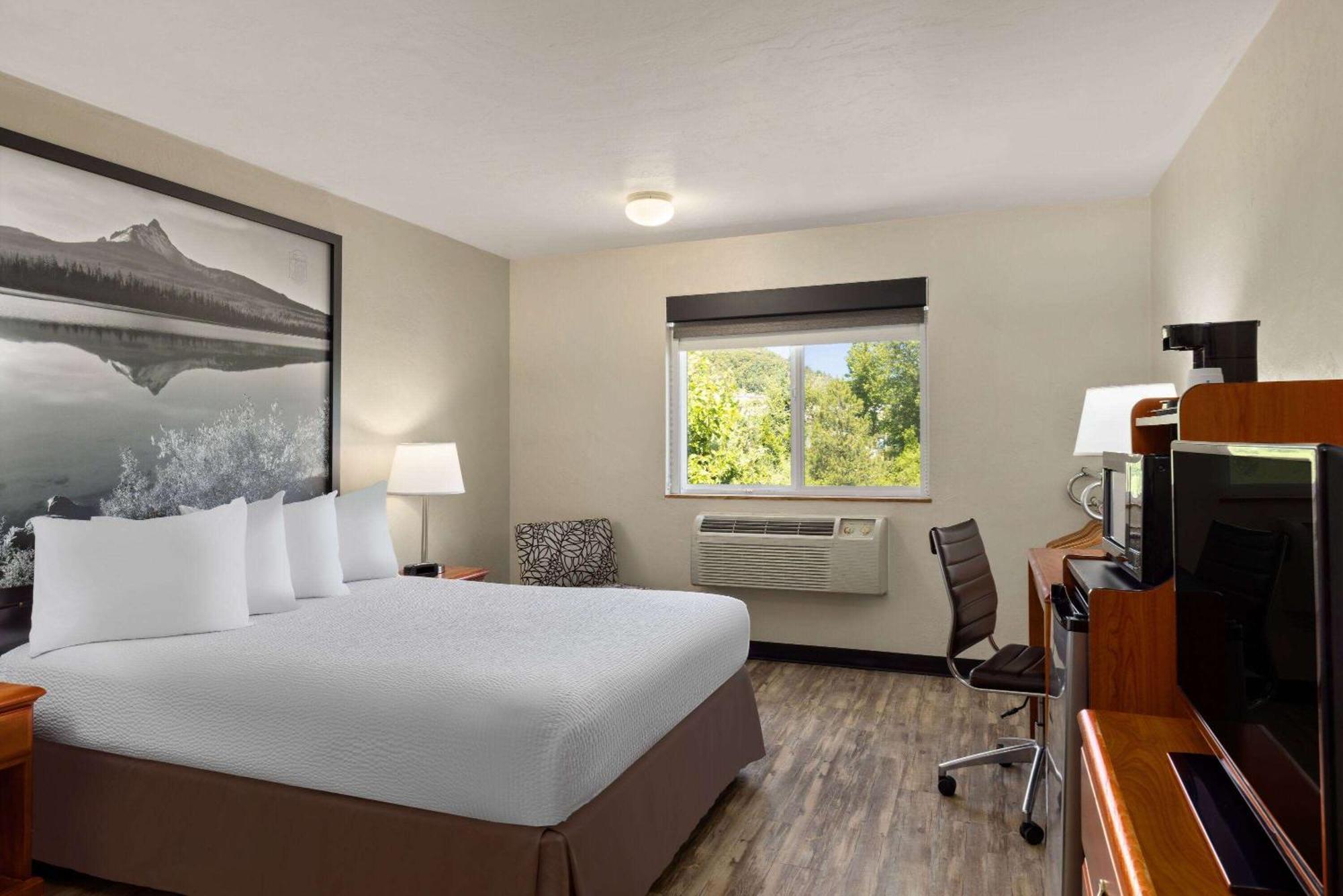 Super 8 By Wyndham Roseburg Hotel Екстериор снимка
