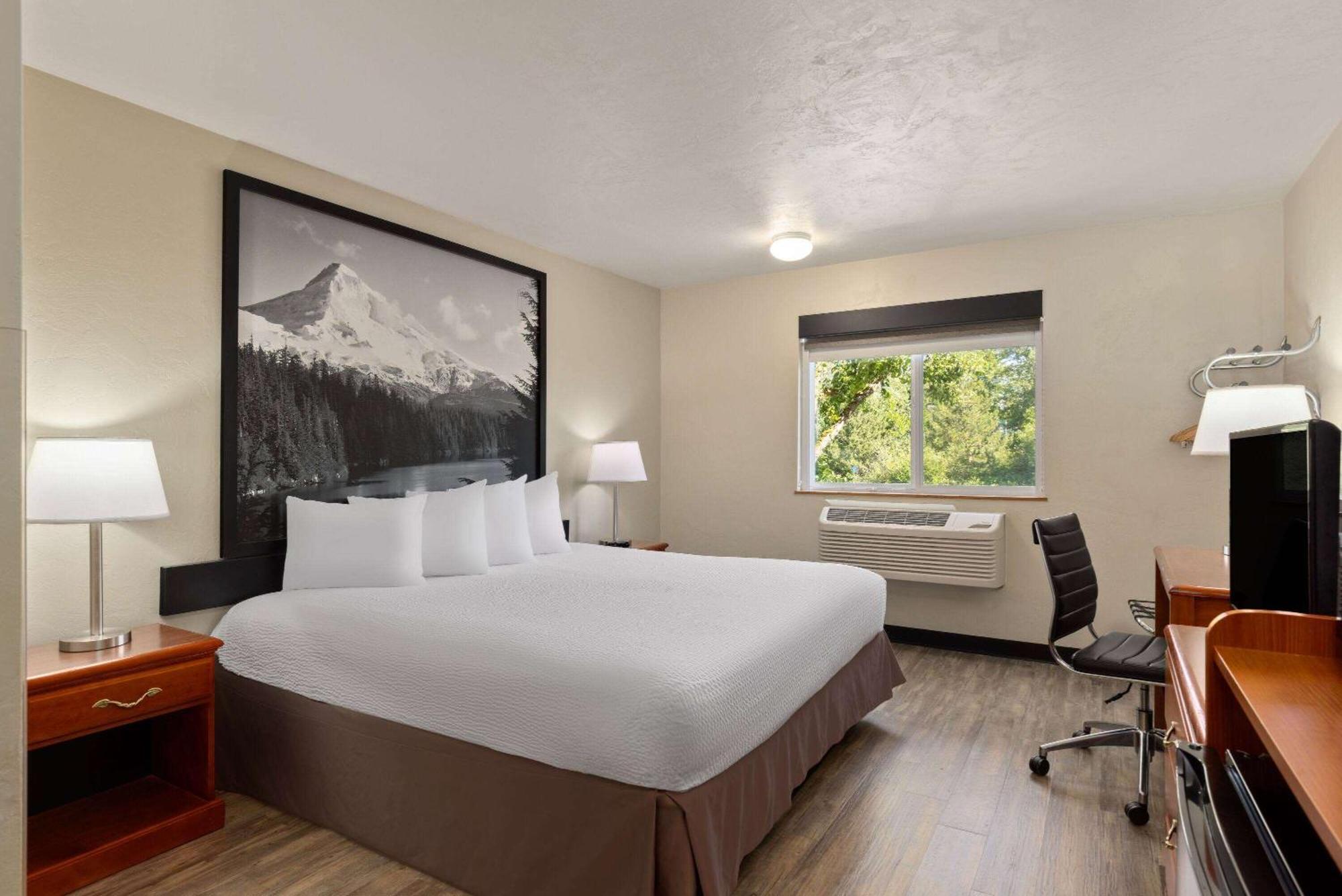 Super 8 By Wyndham Roseburg Hotel Екстериор снимка