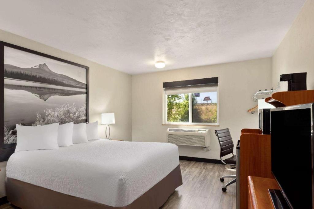 Super 8 By Wyndham Roseburg Hotel Екстериор снимка
