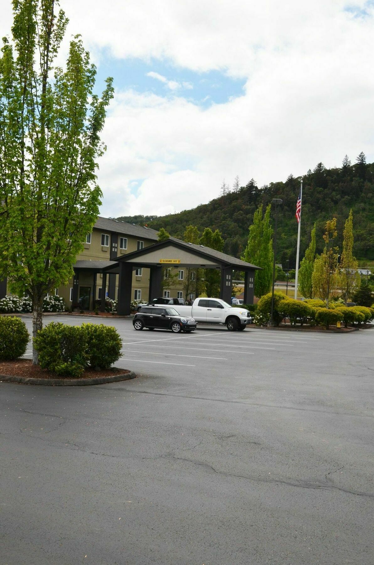 Super 8 By Wyndham Roseburg Hotel Екстериор снимка